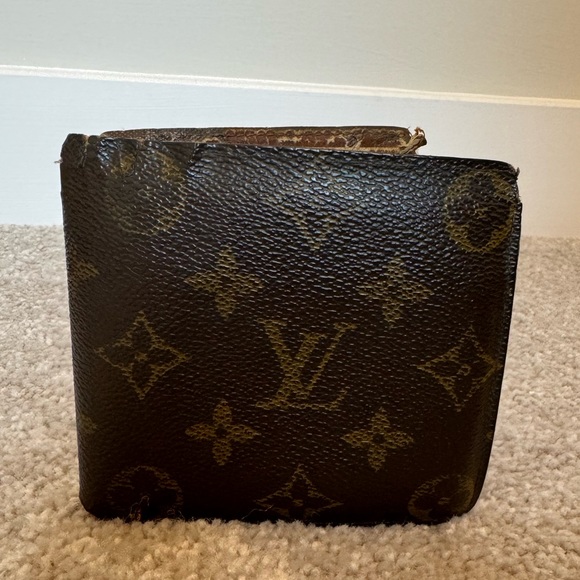 Louis Vuitton Monogram Marco Bi Fold Men’s Wallet - Picture 1 of 12